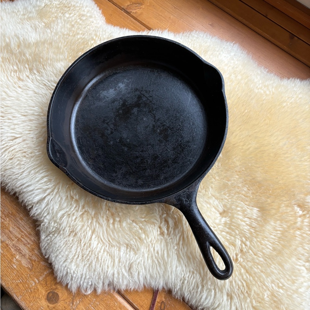 Antique Wagner #8 Cast Iron Skillet